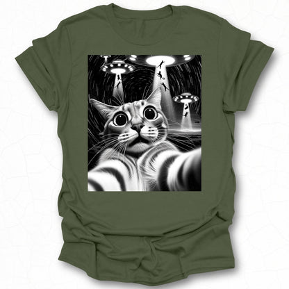 Alien Abduction Cat Selfie Funny Graphic T-shirt